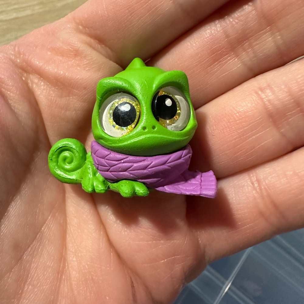 Disney Doorables Pascal from the Tangled
